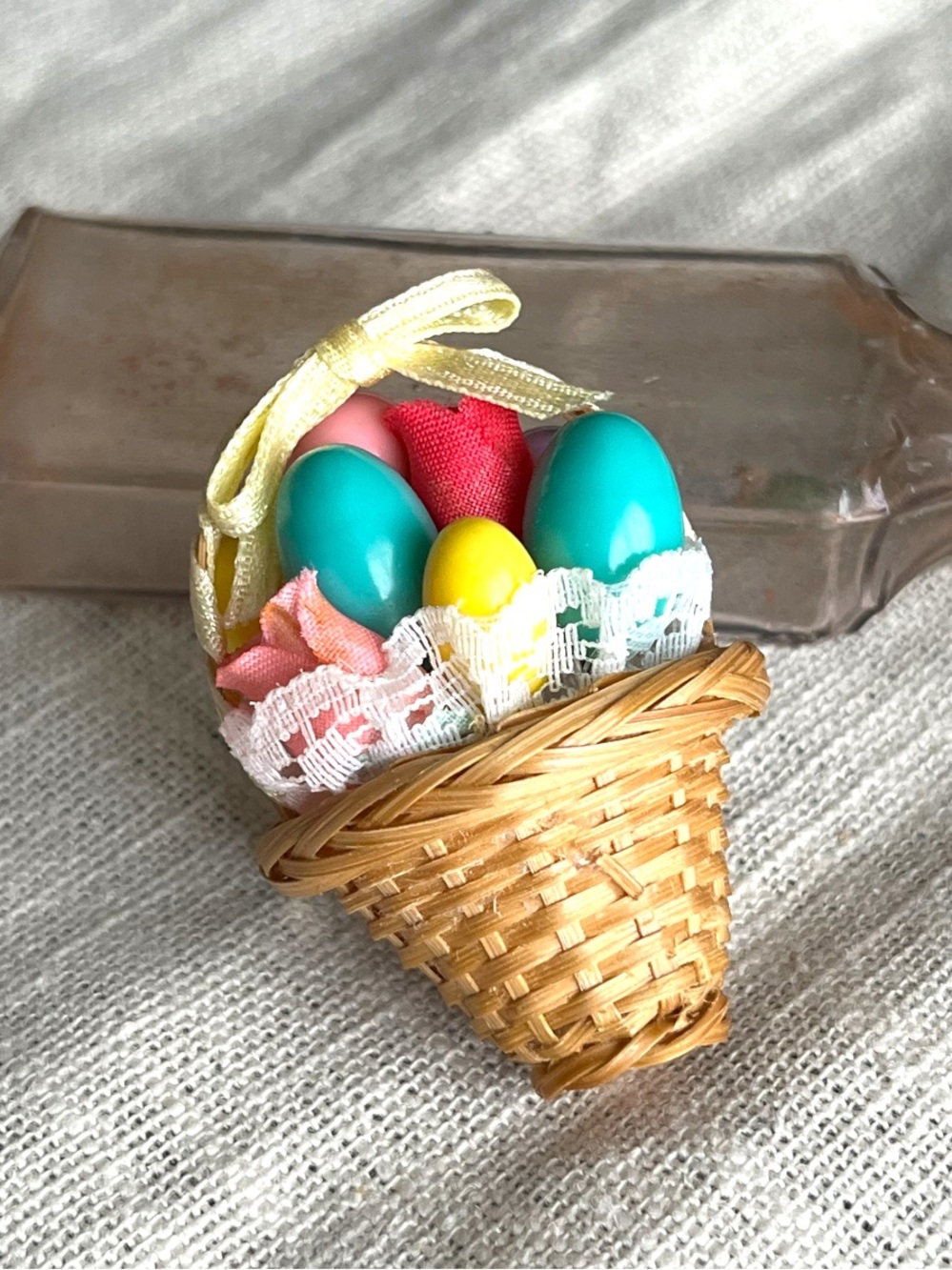 Vintage Easter Wicker Basket Brooch Pin - Picture 9 of 15